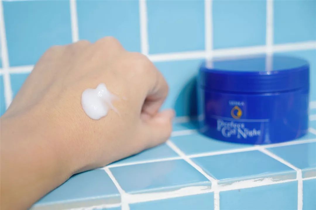 资生堂洗颜专科珊珂泡沫洗面奶,洗颜专科和珊珂的区别有什么