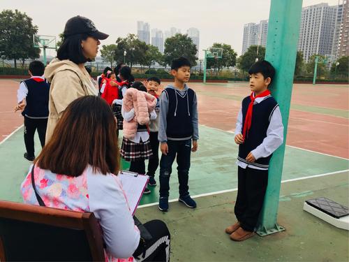 小孩身高越长越矮是怎么回事,孩子的身高后天努力可以长高多少