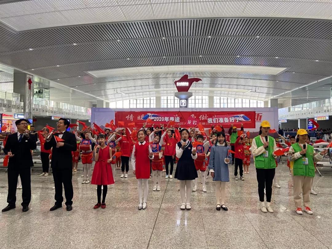 直击春运第一天感动瞬间,春运首日一线直击