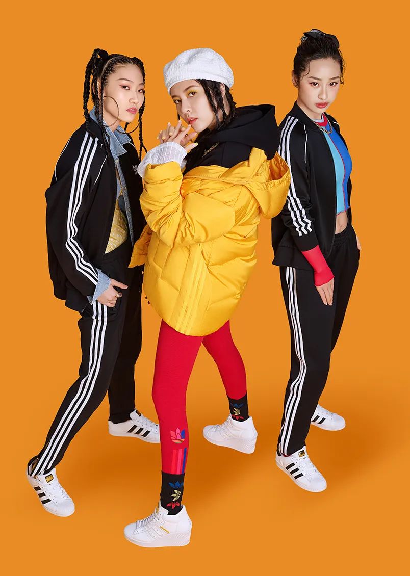 adidas三叶草鞋新版和旧版,adidas三叶草logo倒过来