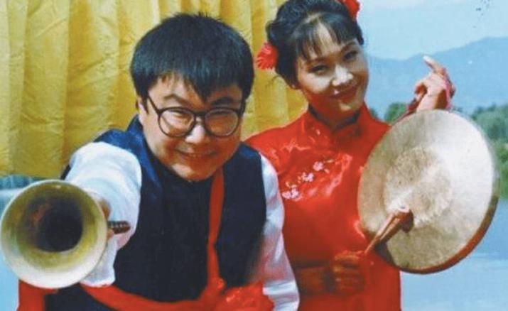 51岁尹相杰与娇妻秀恩爱,尹相杰妻子结婚照