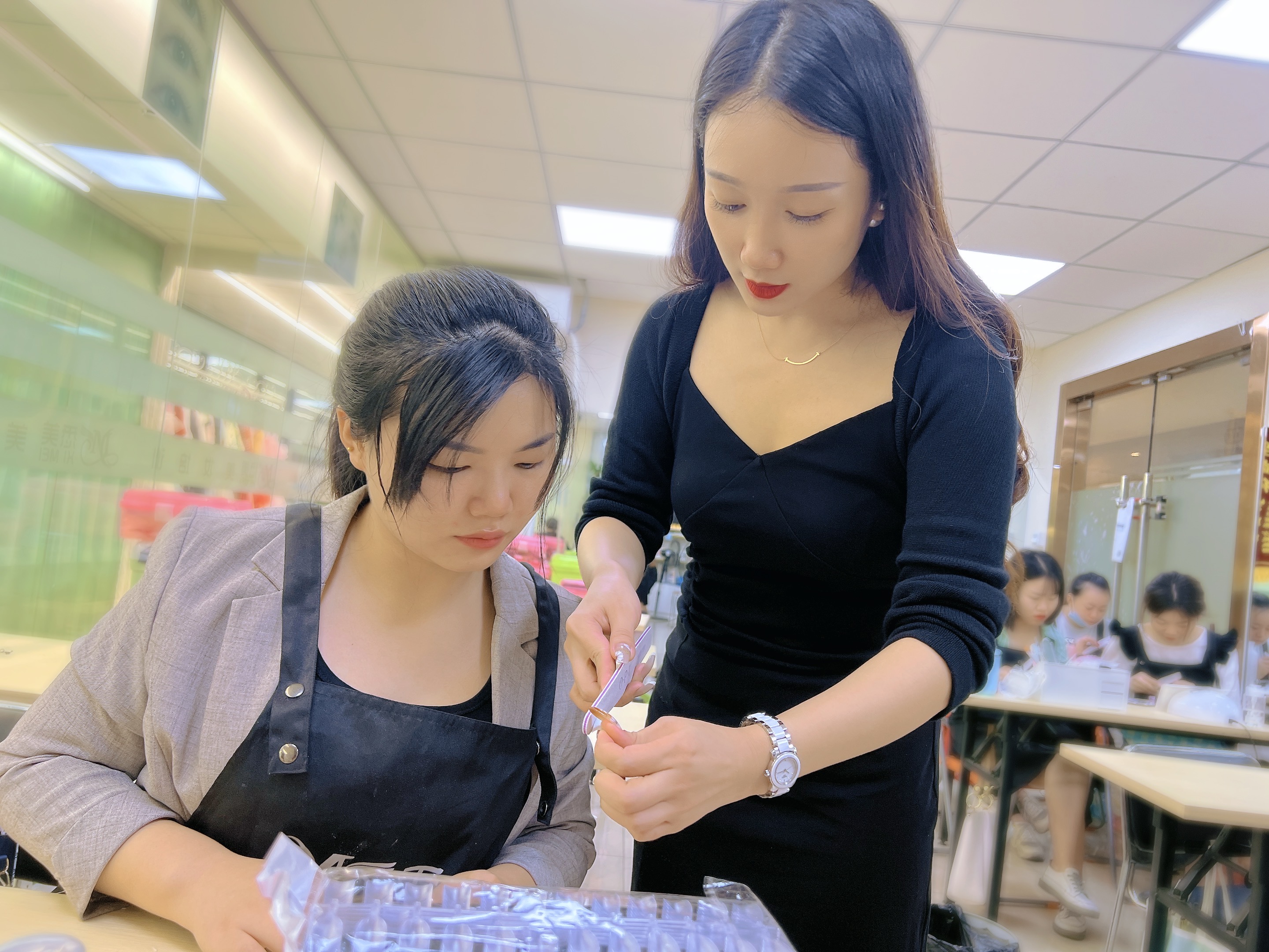 从学美甲到月入3万,过程是这样的