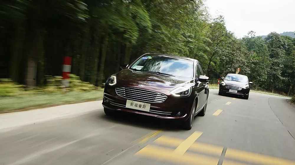 福特福睿斯颜值巅峰,福特福睿斯沉浸式体验
