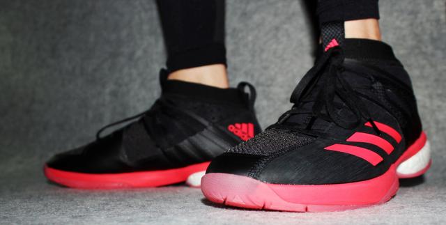 穿上就不想再脱的Q弹，阿迪达斯羽毛球鞋评测