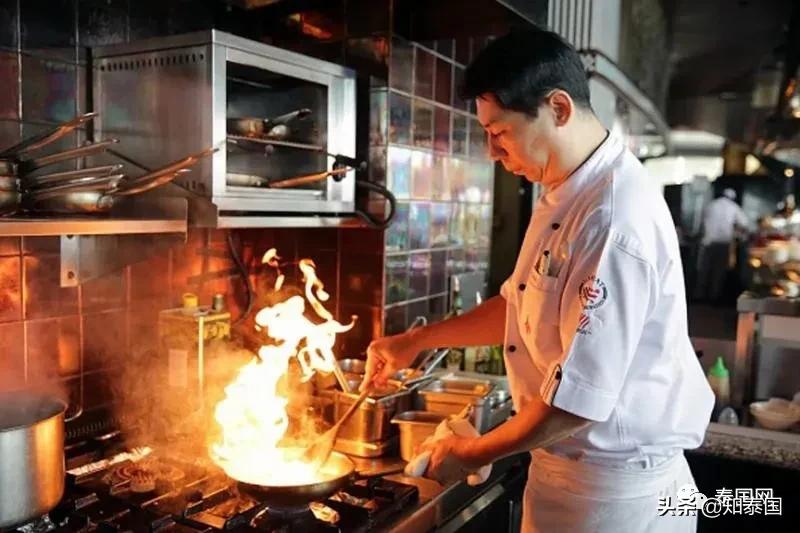 疫情时代的泰华餐饮人：像金刚川上的那座桥一样，被命运反复轰炸