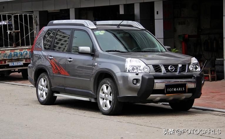 老日产奇骏2.0与新1.5,09老奇骏尾灯最上面的是什么灯