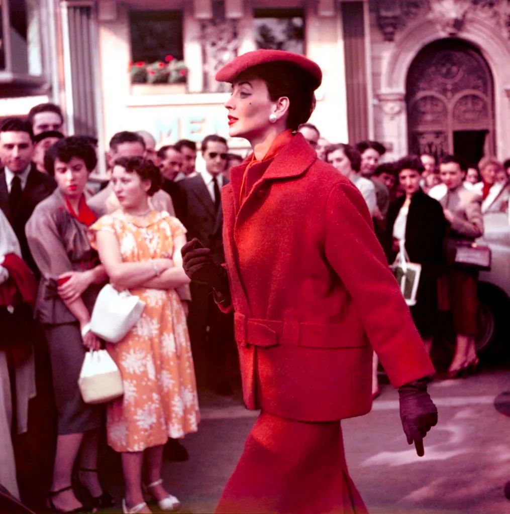 会修飞机的绝代超模，自己开公司，为何最终在小餐馆度过余生？