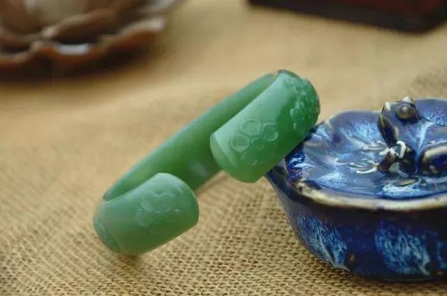 网上纳米修复玉镯断裂是真是假,玉镯没磕碰突然断裂预示着什么