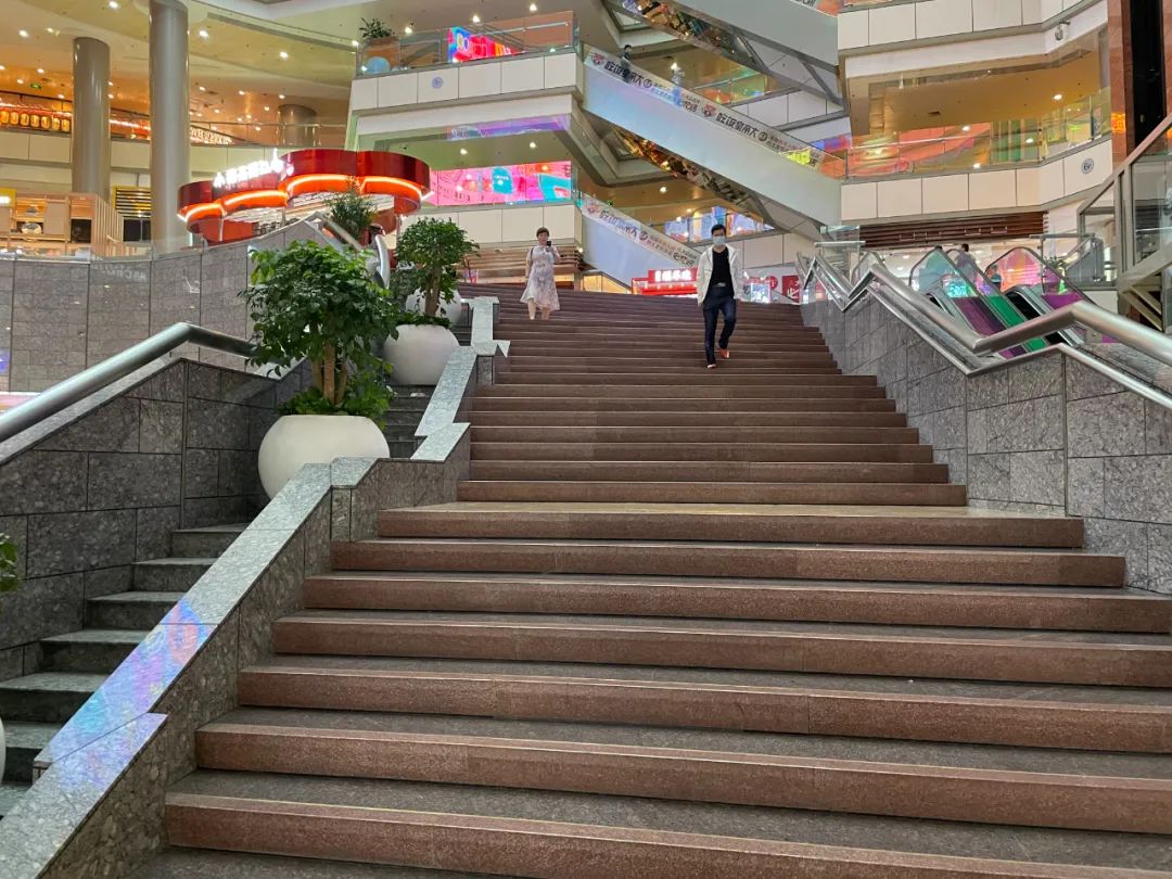 魔都调研！发现一家“起死回生”的商场