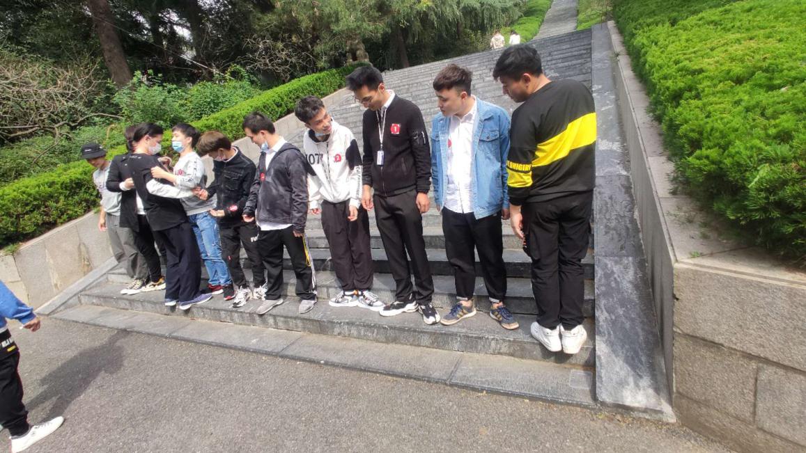 赶巧了,北大清华与北大青鸟