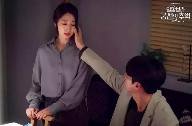 阿尔罕布拉宫的结局,朴信惠阿尔罕布拉宫的回忆穿搭