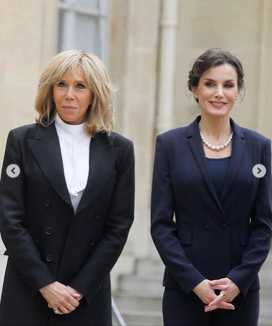 法国第一夫人穿15厘米高跟踝靴同框西班牙王后，奶奶脸不敌高级感