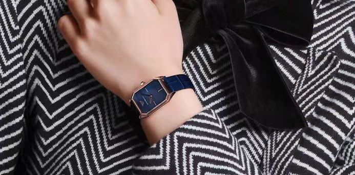 阿玛尼送一朵白花,阿玛尼情意绵绵