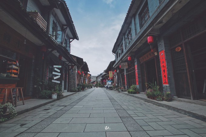 心中有桃花源何处都是山水间,心中若有桃花源何处是水云间