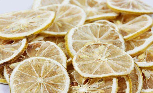 天天用柠檬泡水喝,天天用柠檬茶有副作用吗