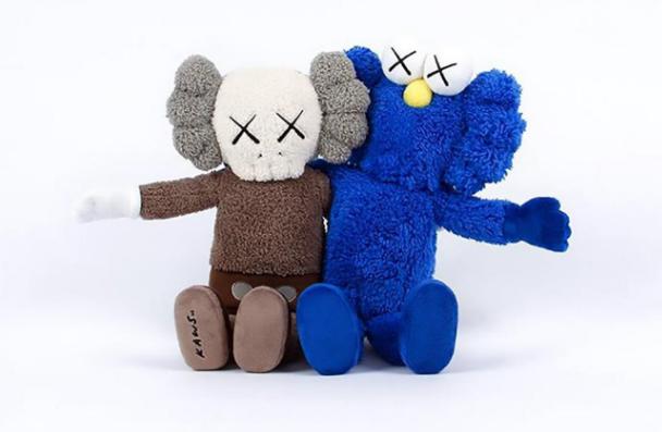 优衣库上演“丧尸围城”，大爷大妈们看呆了...