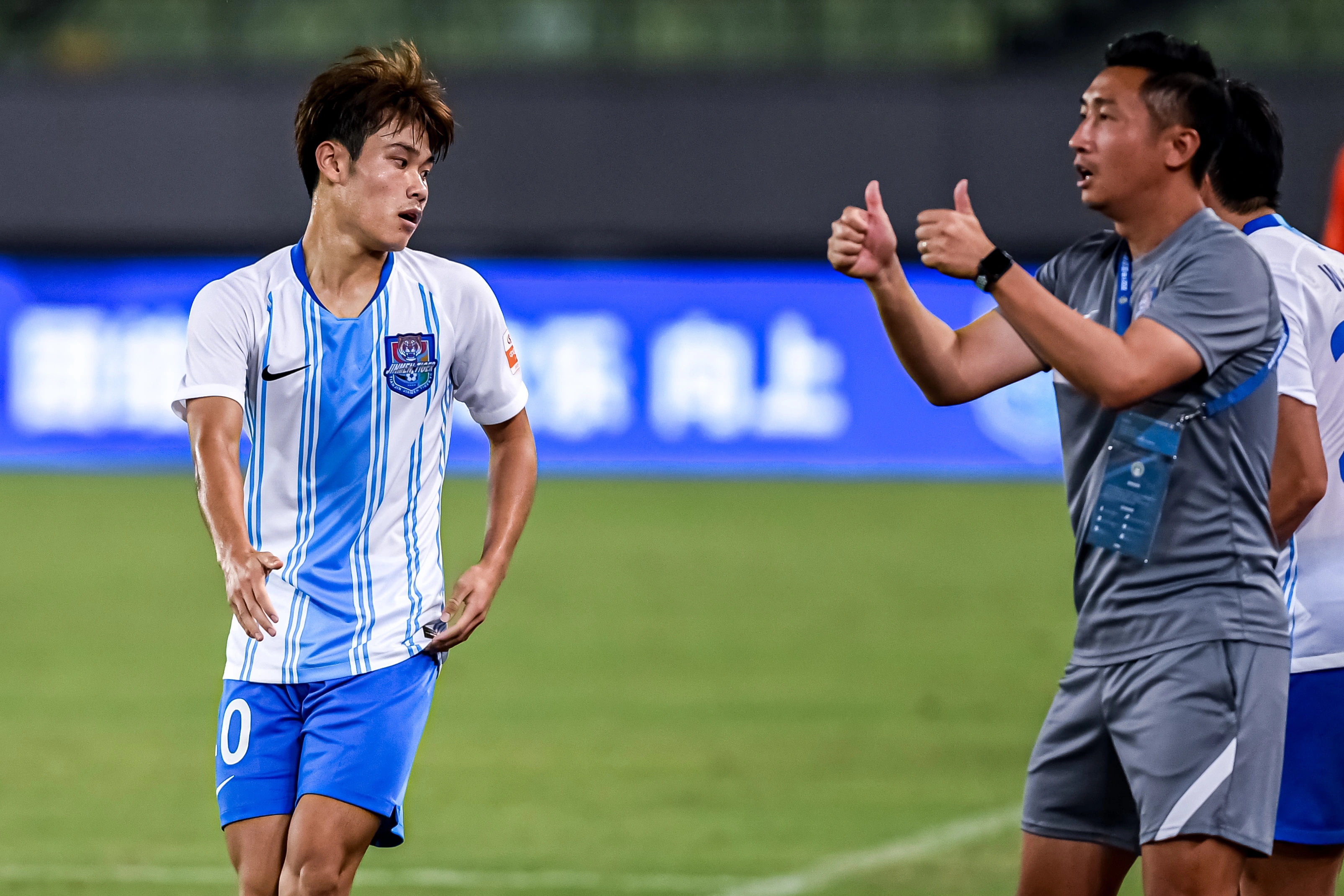 19岁小将进球,19岁小将首发首次首秀