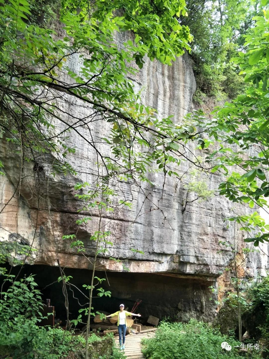 一川碧水,一川碧水一重山