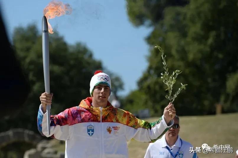 滑雪运动员冬奥会主火炬点燃,2022冬奥高山滑雪冠军运动员