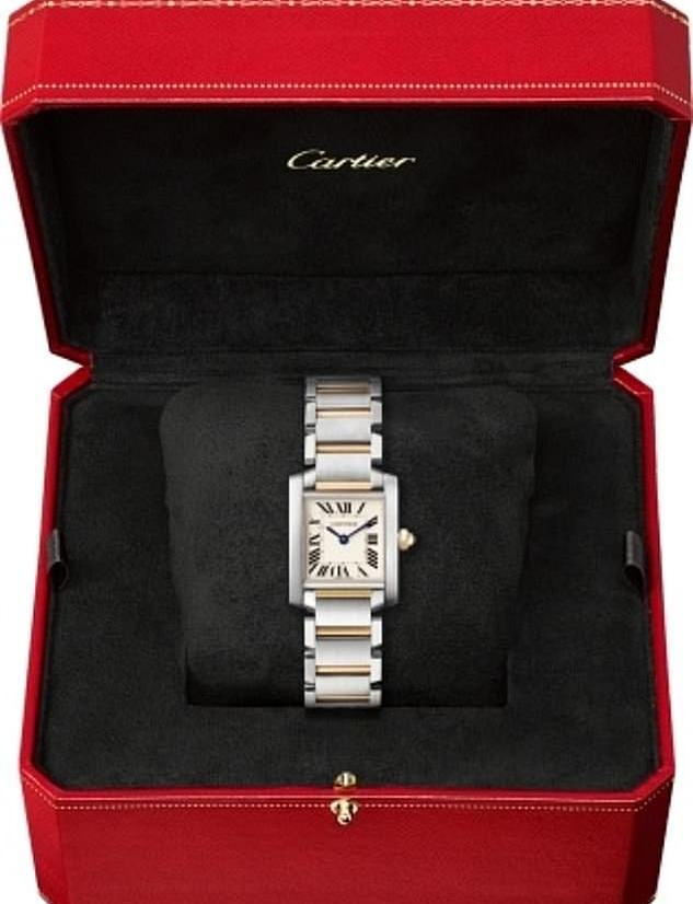 凯特就背1千3的包？穿粉色另有深意，梅根4万块的卡地亚手表送女儿