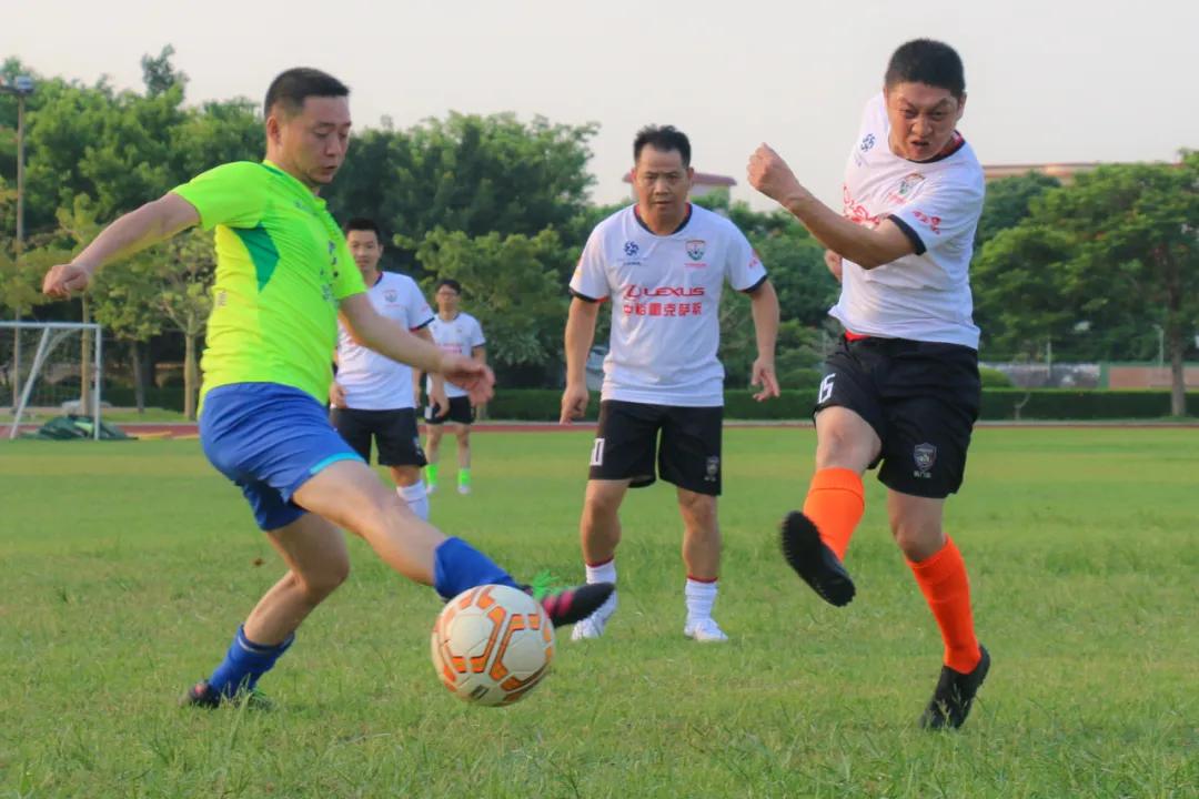 当足球之乡球队与广州高校校友冠军“激情相遇”,你更支持谁?