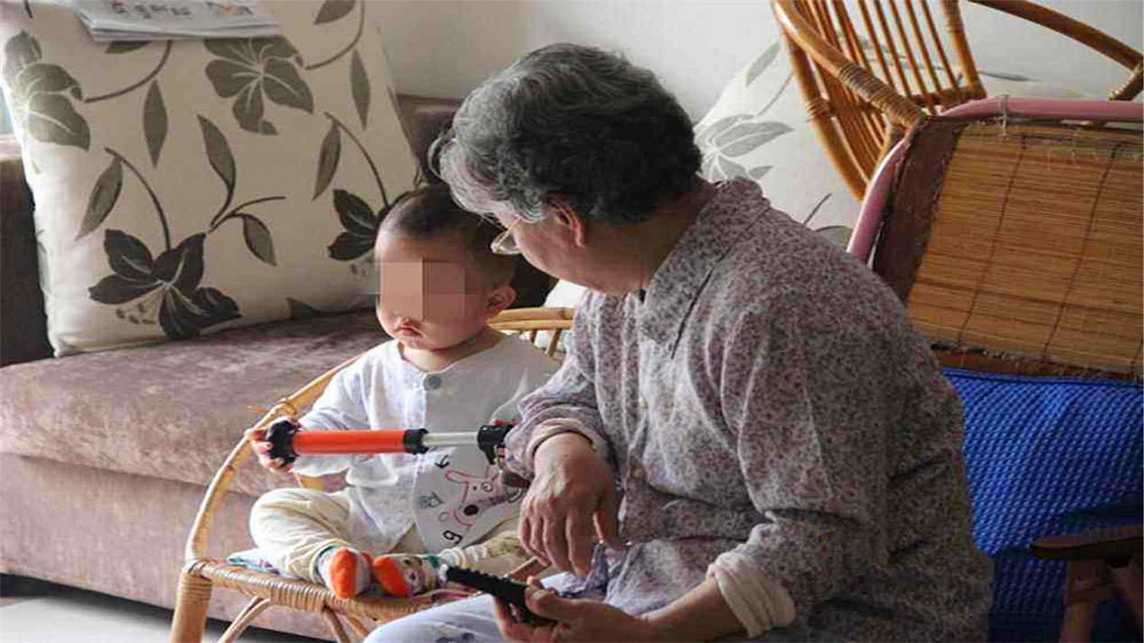 为什么不想婆婆碰宝宝,看不惯婆婆带宝宝