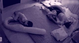 搞笑GIF动图:小姐姐,你体验木乃伊的制作过程,能坚持几分钟