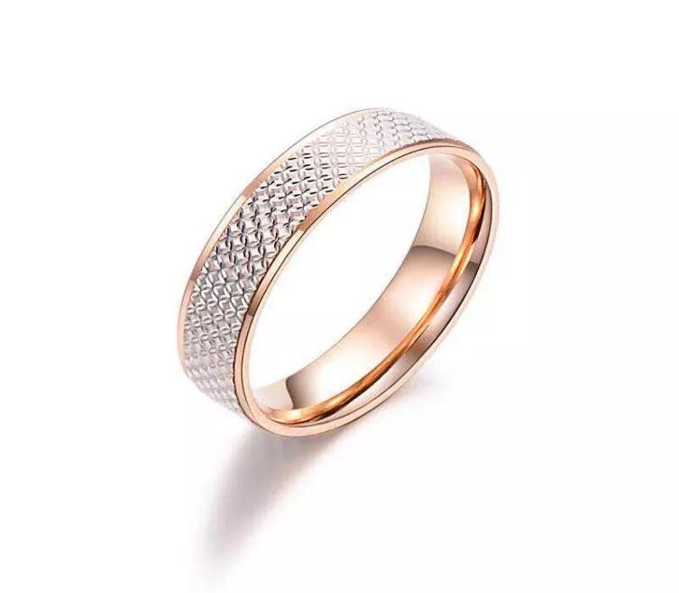 黄金和彩金一起放黄金会变色吗,彩金是18kgp会变色吗