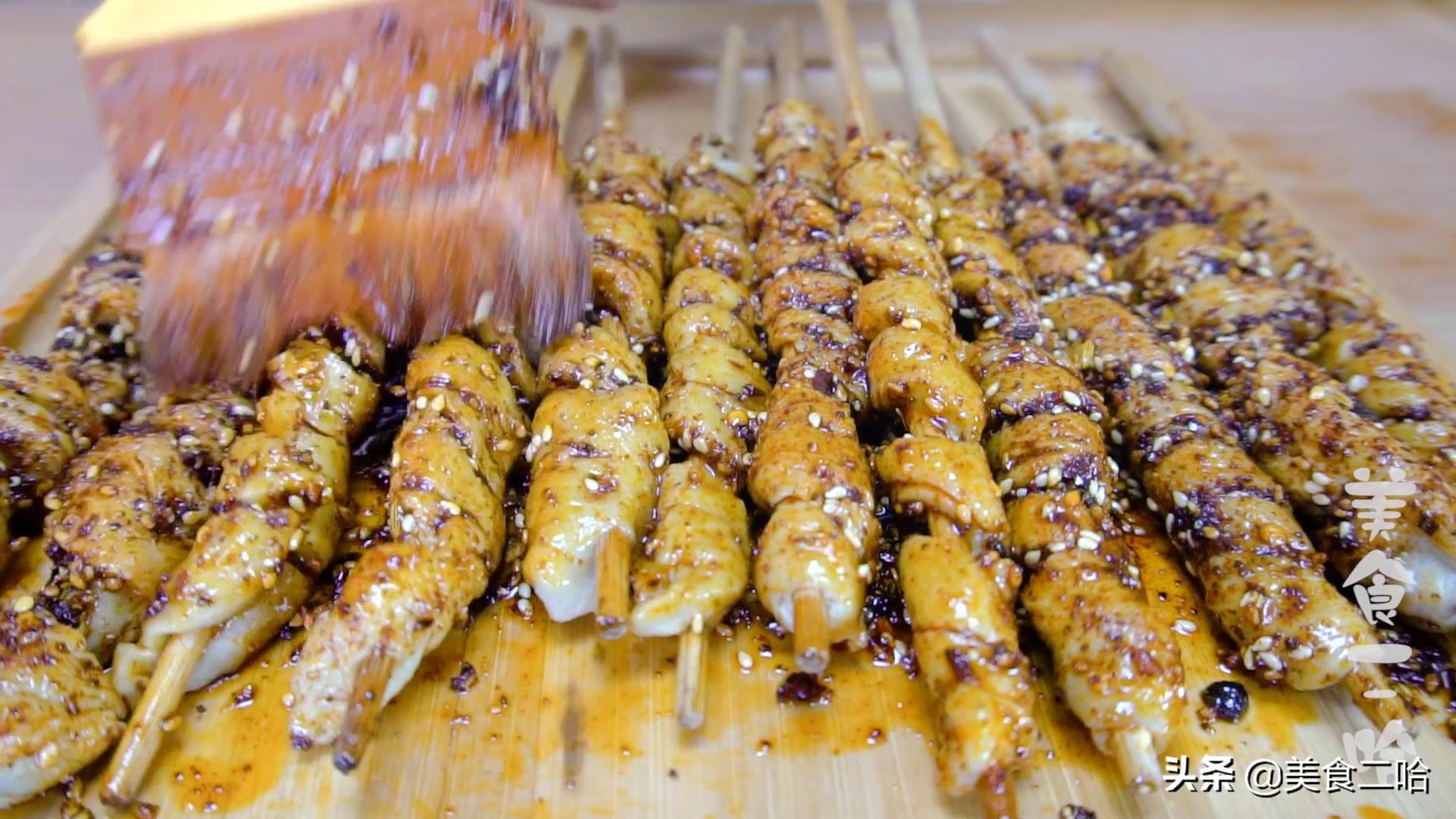 电饼铛烧烤面筋的做法全过程视频,烧烤摊烤面筋简易酱料配方