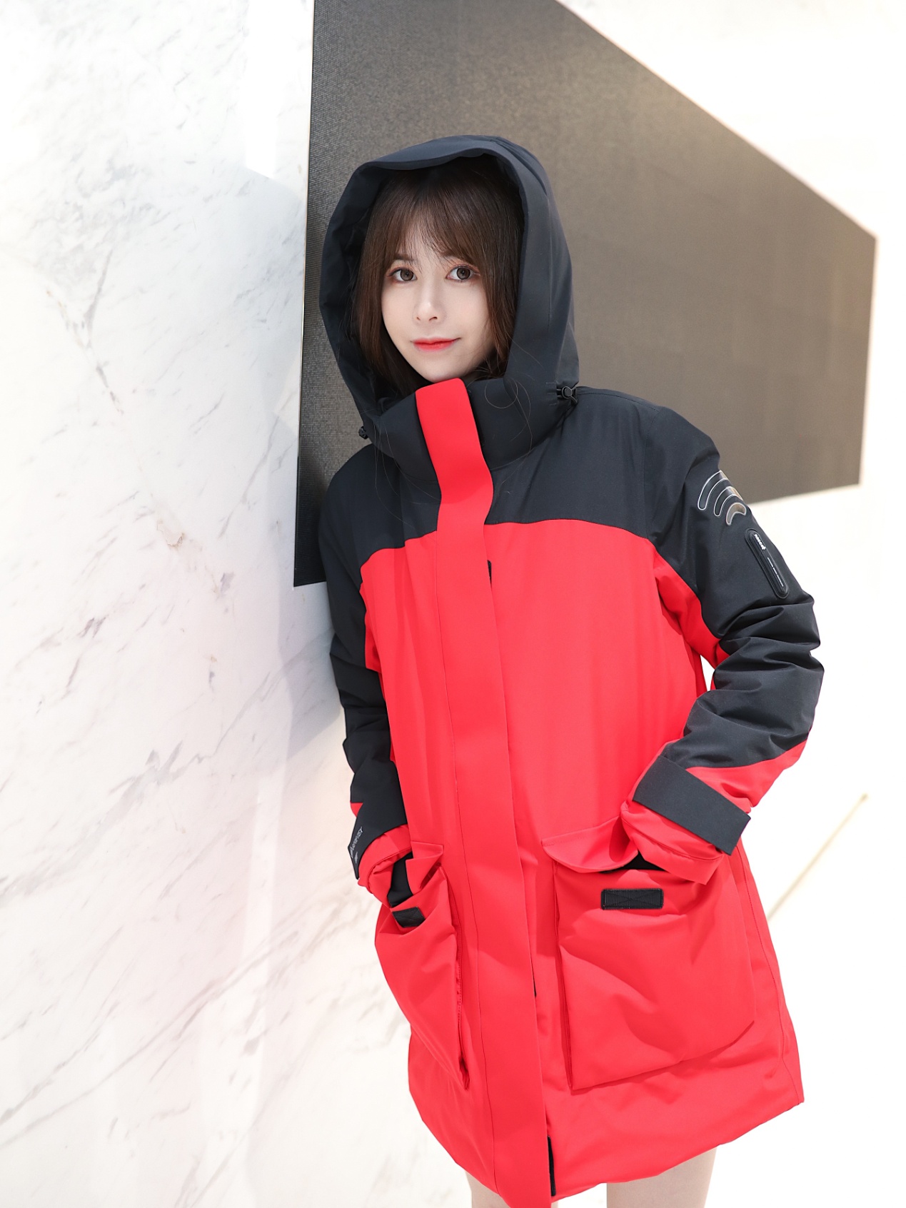 杨幂穿波司登参加活动,杨幂穿搭长靴波司登