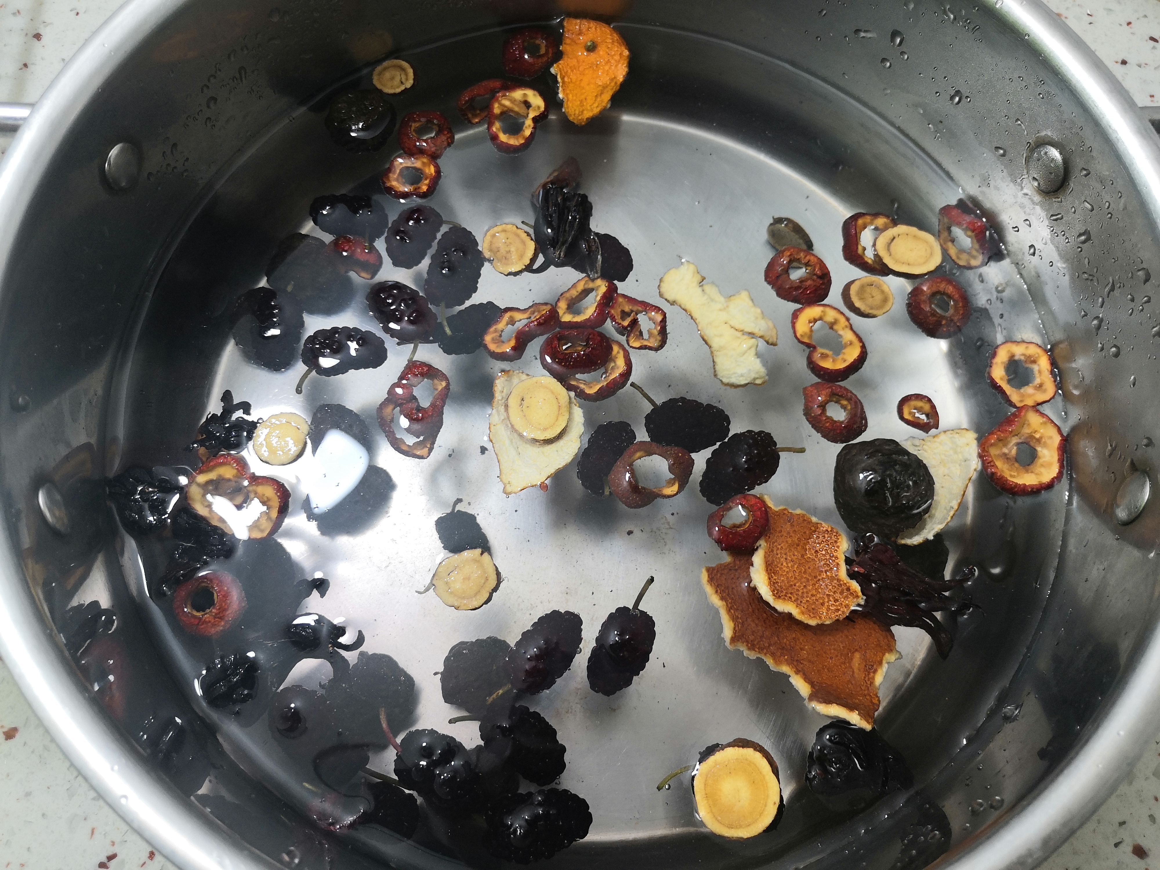 怎么自制酸梅汤超简单,在家里怎么做酸梅汤比较好喝