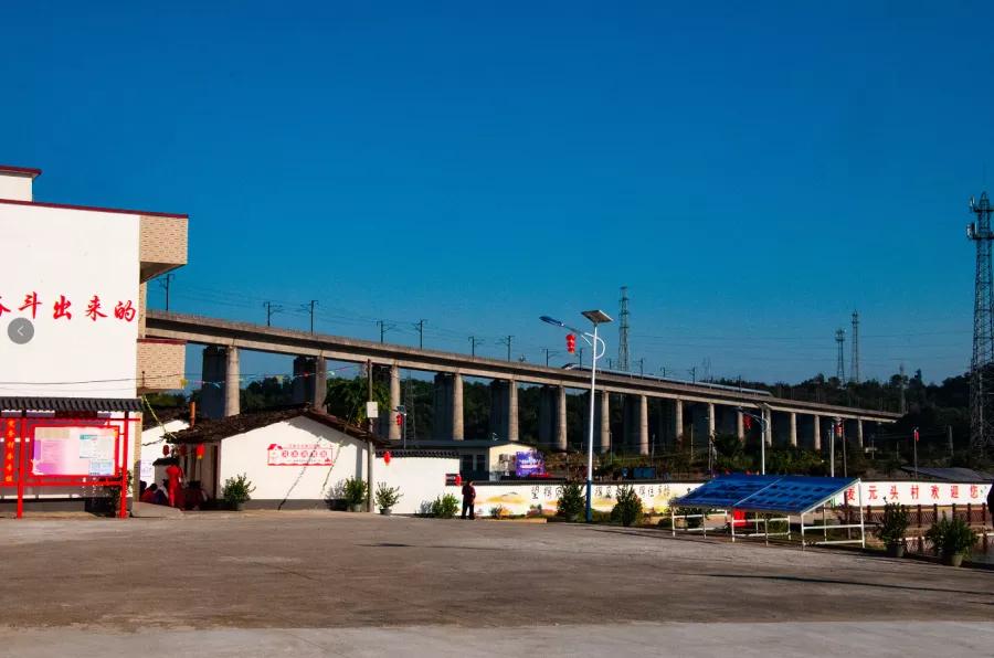 楹﹀厓鎽勫奖,楹﹀厓瑙嗛