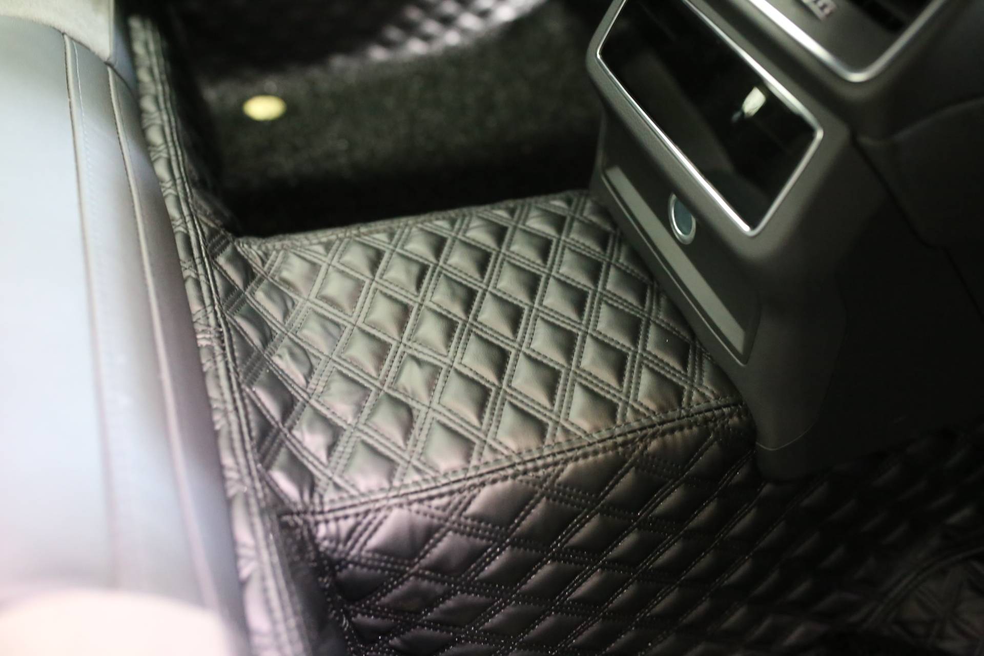 21款奥迪a6l加装座椅加热,23款奥迪a6l防踢垫