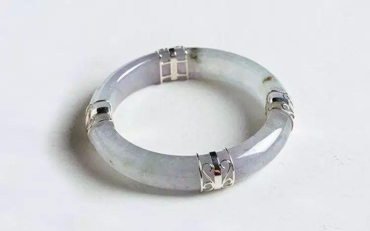 不小心打碎玉镯子24万什么连续剧,把戴了十几年的手镯打碎会不好吗