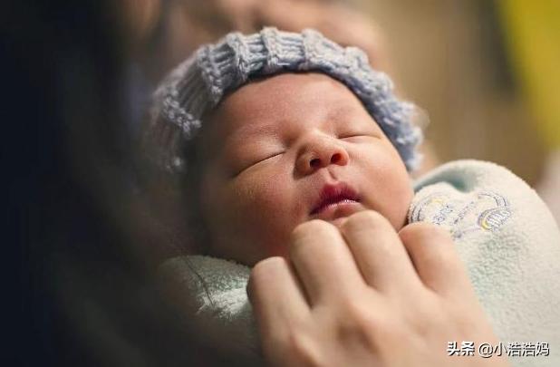 宝宝放下就哭非要抱怎么办,宝宝放下就哭互动不了