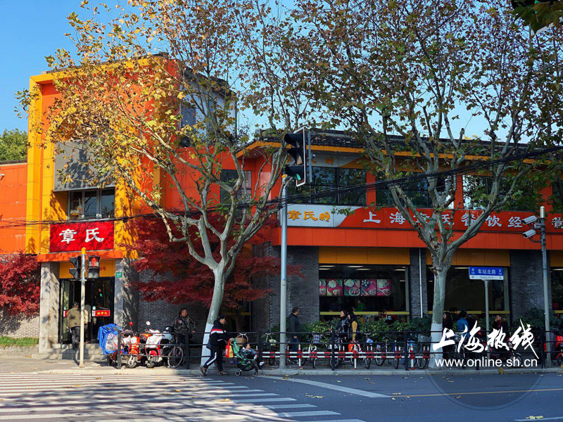 上海最好吃的辣酱油炸猪排,上海特色炸猪排辣酱油是标配