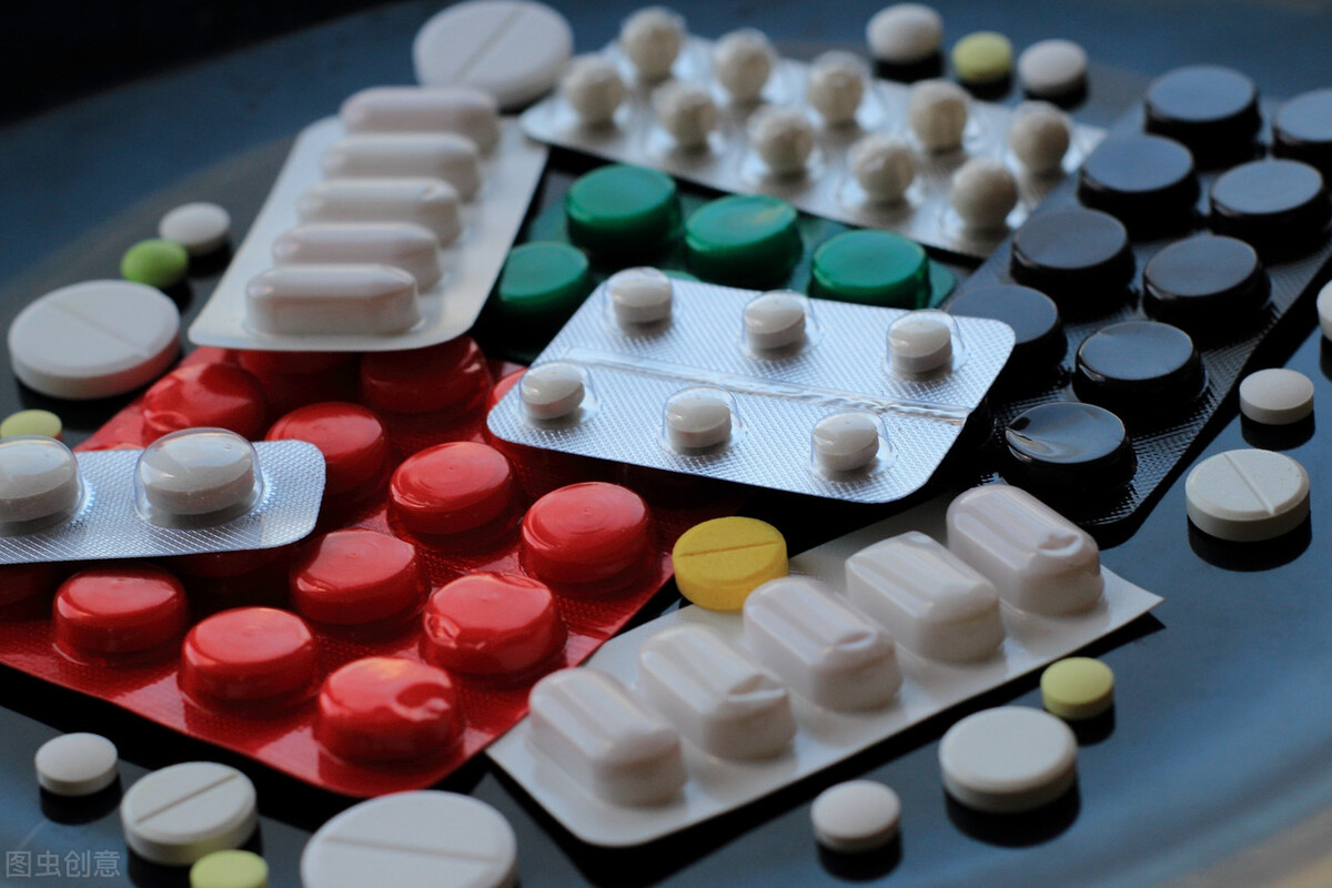 狗狗呕吐白色的泡沫粘液,幼狗吐白色粘液怎么回事