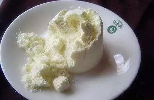 奶粉闻起来有香味吗,a2紫白金三段奶粉颜色偏黄是正品