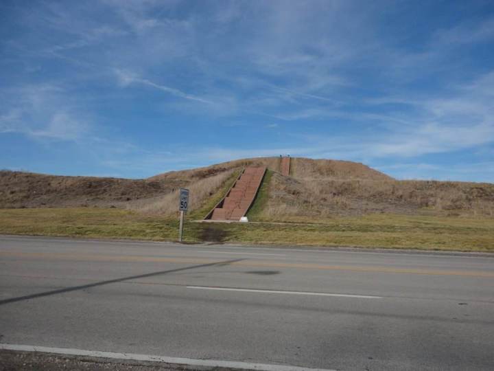 美洲的地理条件要优于亚欧非，为何早期没有发展出一个发达的文明