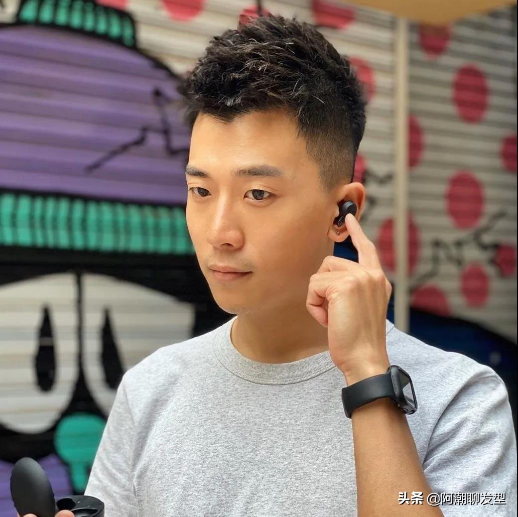 男生发型2020流行发型立着的,男生发型2020流行发型纹理烫教程