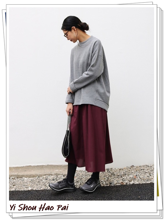 无帽灰色卫衣怎么搭配才好看,灰色无帽卫衣穿搭图片