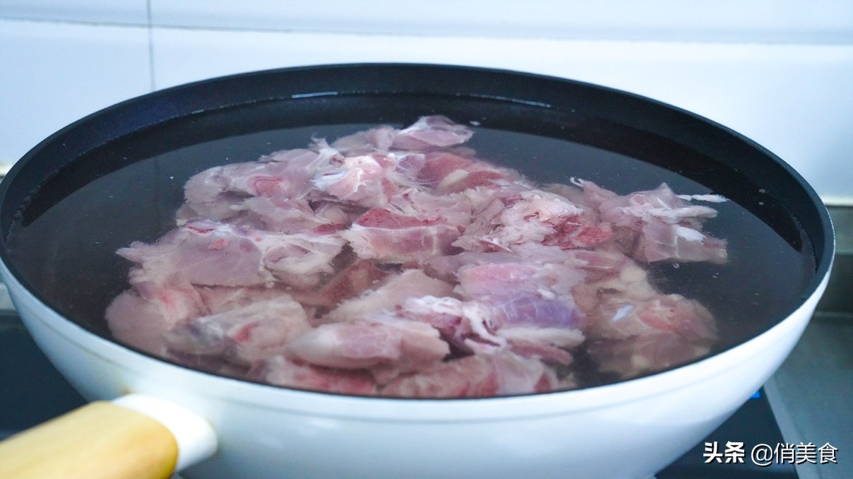 炖排骨汤千万别加水,炖排骨时切记不要先焯水