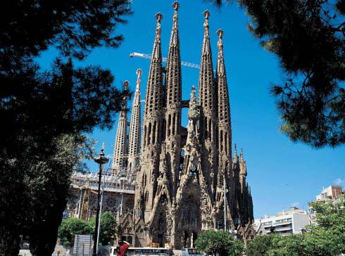 世界上最大的教堂圣伯多禄大教堂,德国世界著名圣母大教堂