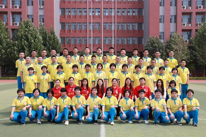 凝聚集体力量的班徽,团结友爱拼搏进取班徽