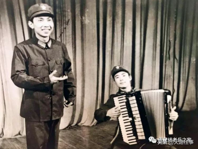 文艺兵跳芳华,文艺兵芳华话剧