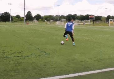 十大足球技巧过人动作,30秒掌握10种足球基本功