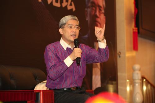 从良心经济学家到骗子专家,为什么郎咸平还能继续当经济学家