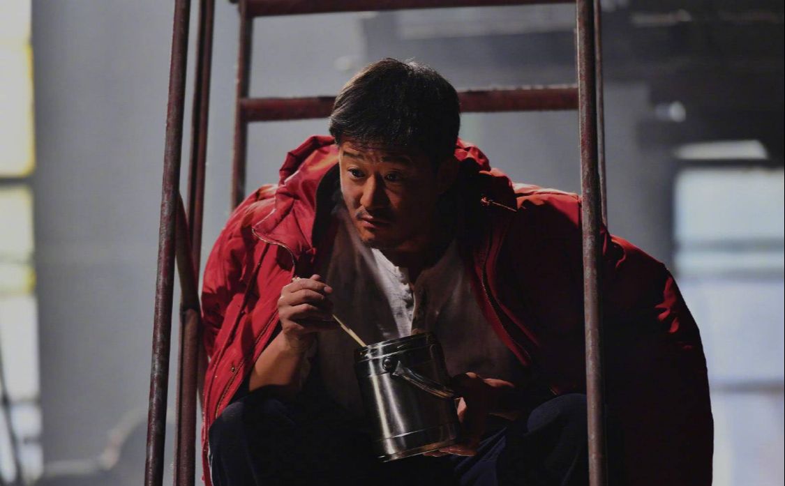 吴京零片酬助演汶川地震改编电影,吴京救灾真实照片