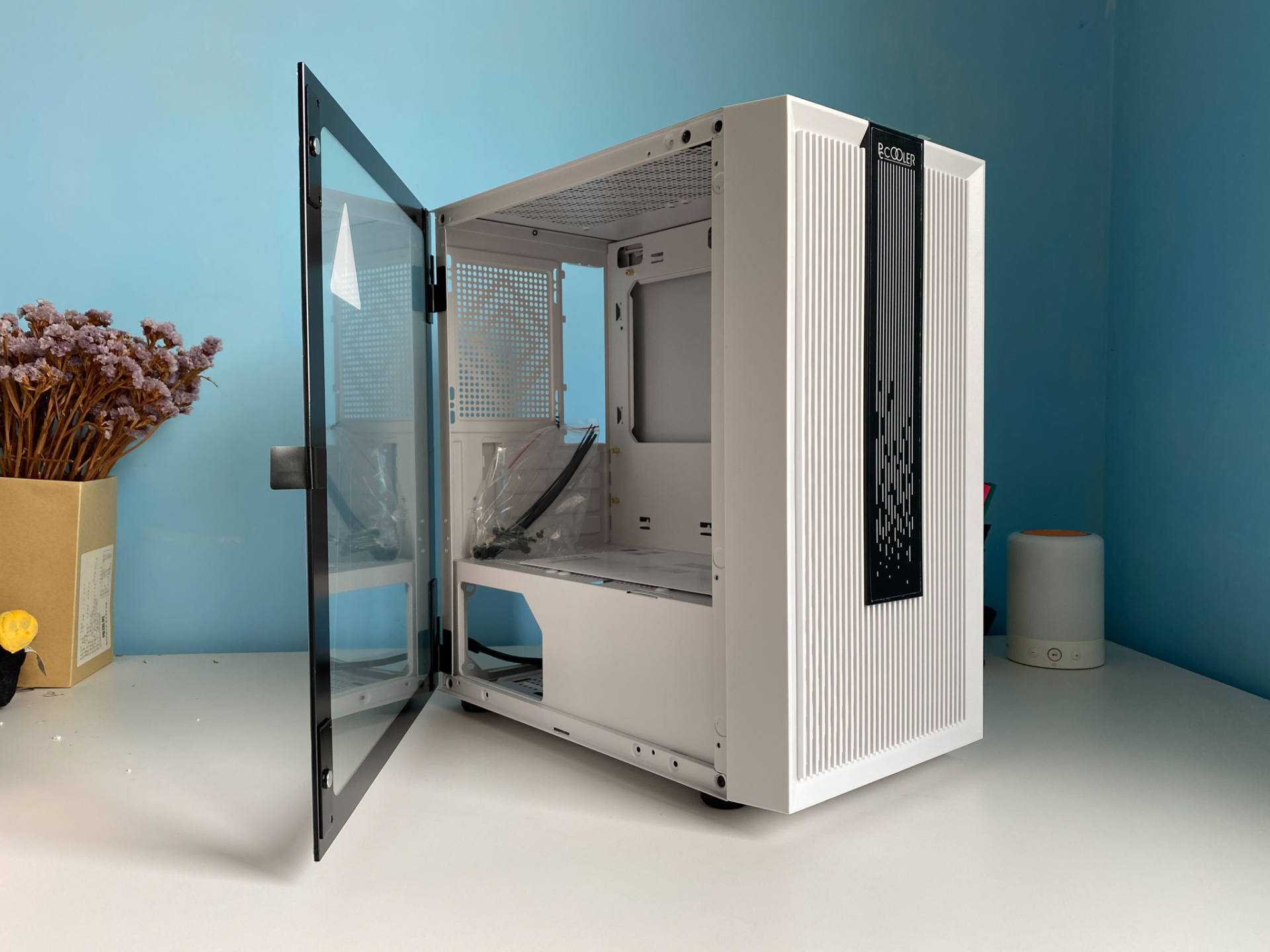 可以装240水冷的小机箱,一般什么配置电脑用水冷机箱