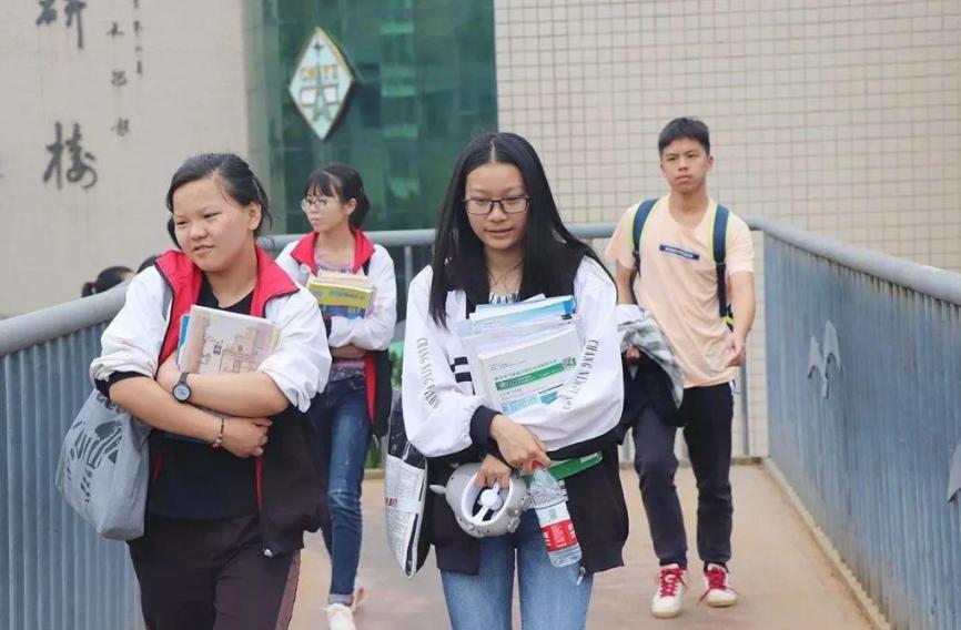 专科小清华是哪所学校毕业的,专科里的小清华考多少分就能报